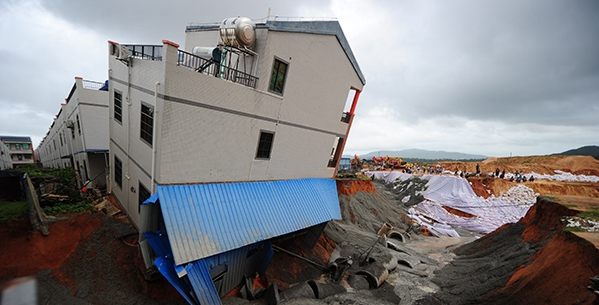 混凝土、民房傾斜