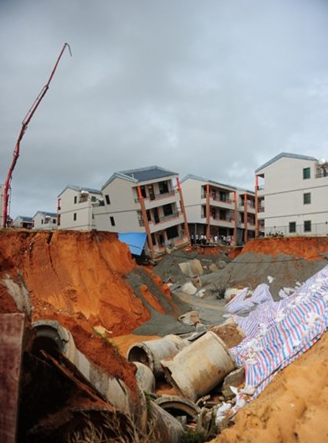 混凝土、民房傾斜