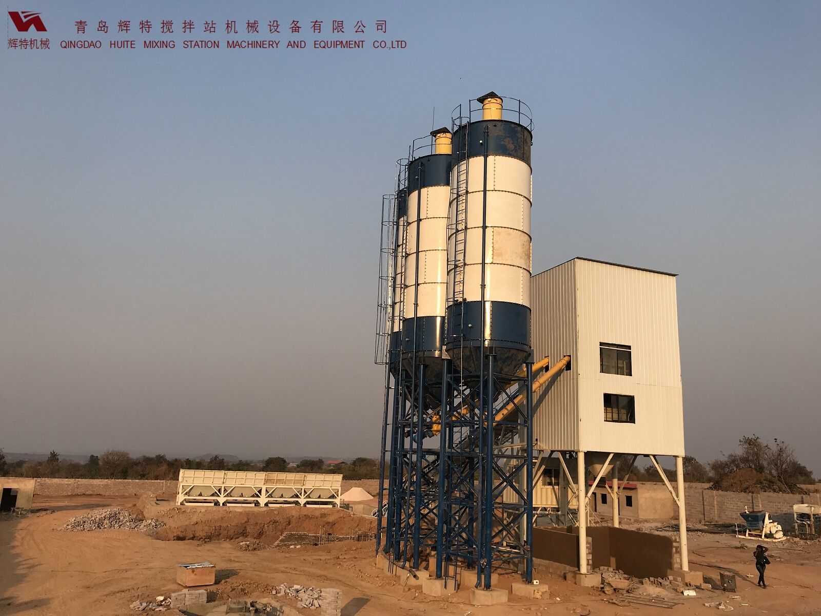 輝特混凝土攪拌站HZS120采用國內(nèi)外知名品牌，大大降低了設(shè)備故障率