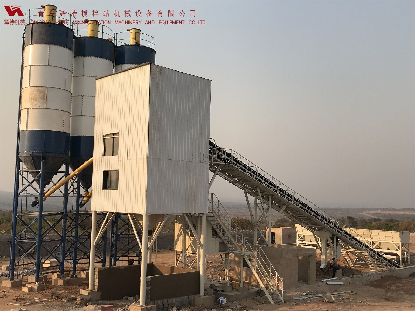 輝特混凝土攪拌站HZS120采用國內(nèi)外知名品牌，大大降低了設(shè)備故障率