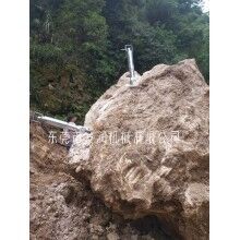  東莞電動(dòng)液壓劈裂機(jī)開(kāi)采石材施工過(guò)程