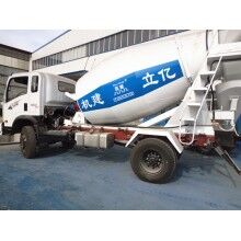 專業(yè)生產(chǎn)小型混凝土罐車，億立實(shí)業(yè)2m3攪拌罐車
